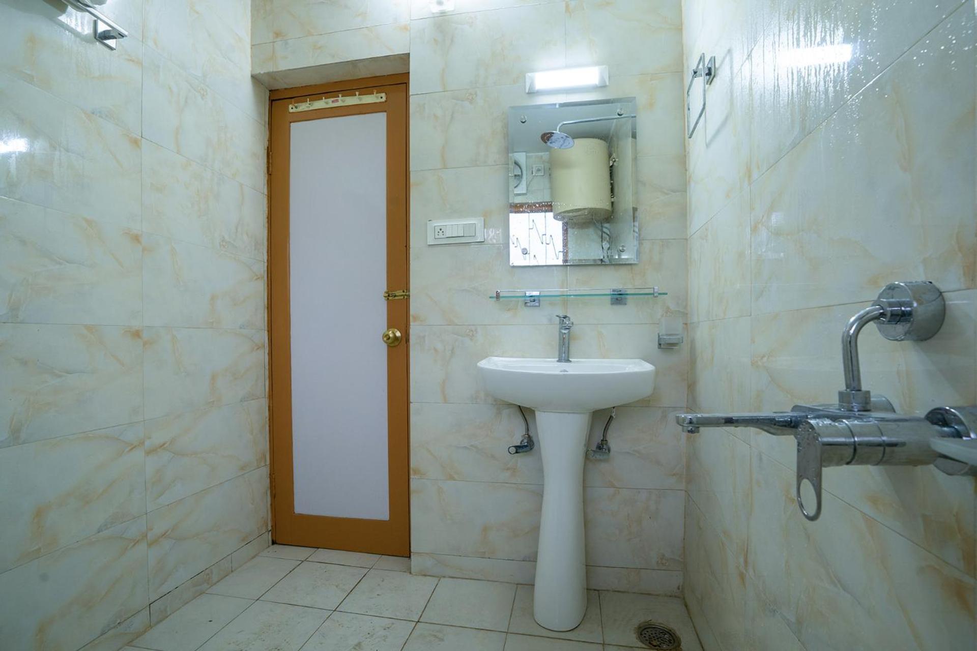 Srīnagar Stayvista At Pinewood Villa - Pet Friendly Villa With Lawn & Pool Table מראה חיצוני תמונה