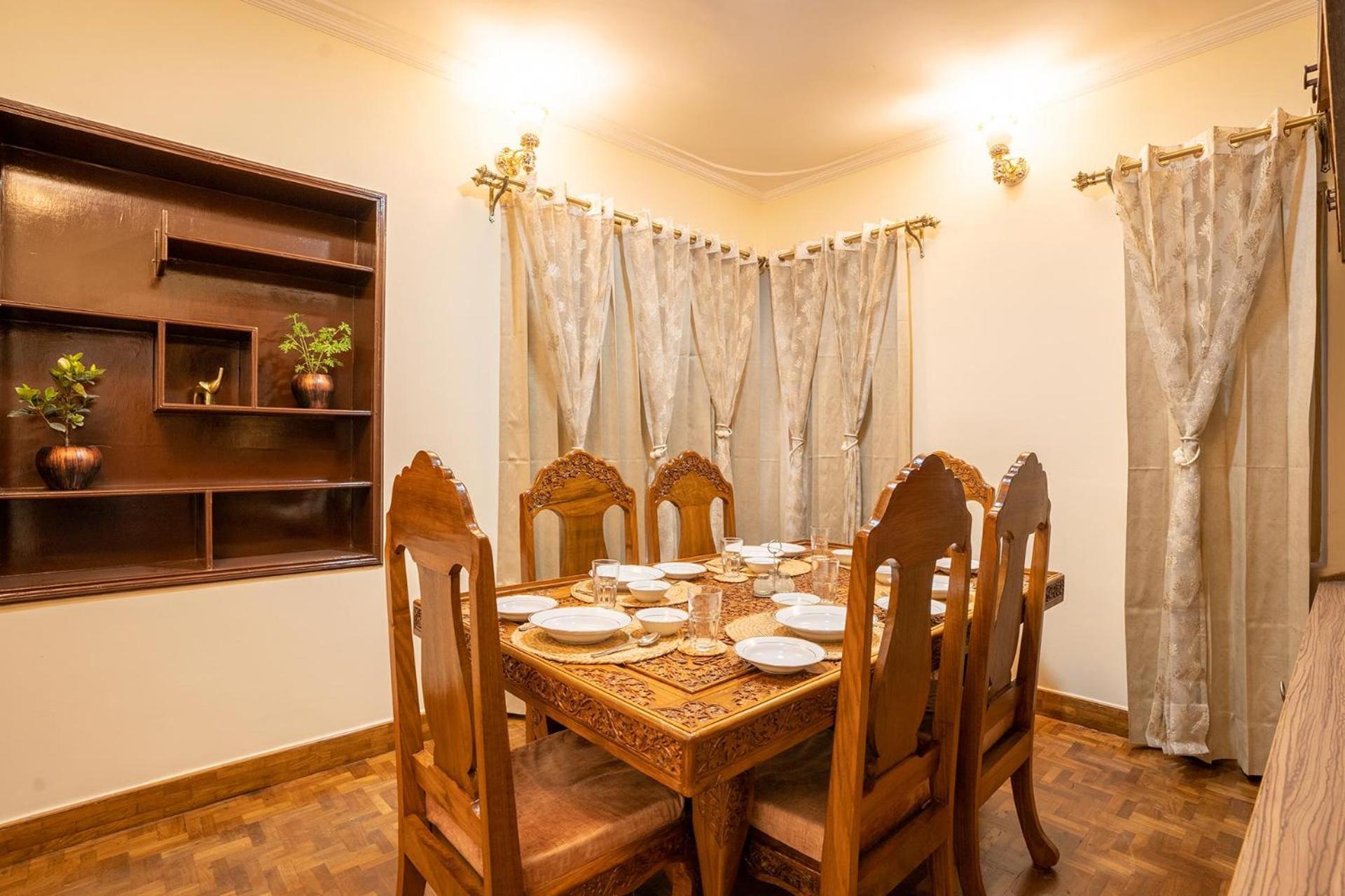 Srīnagar Stayvista At Pinewood Villa - Pet Friendly Villa With Lawn & Pool Table מראה חיצוני תמונה