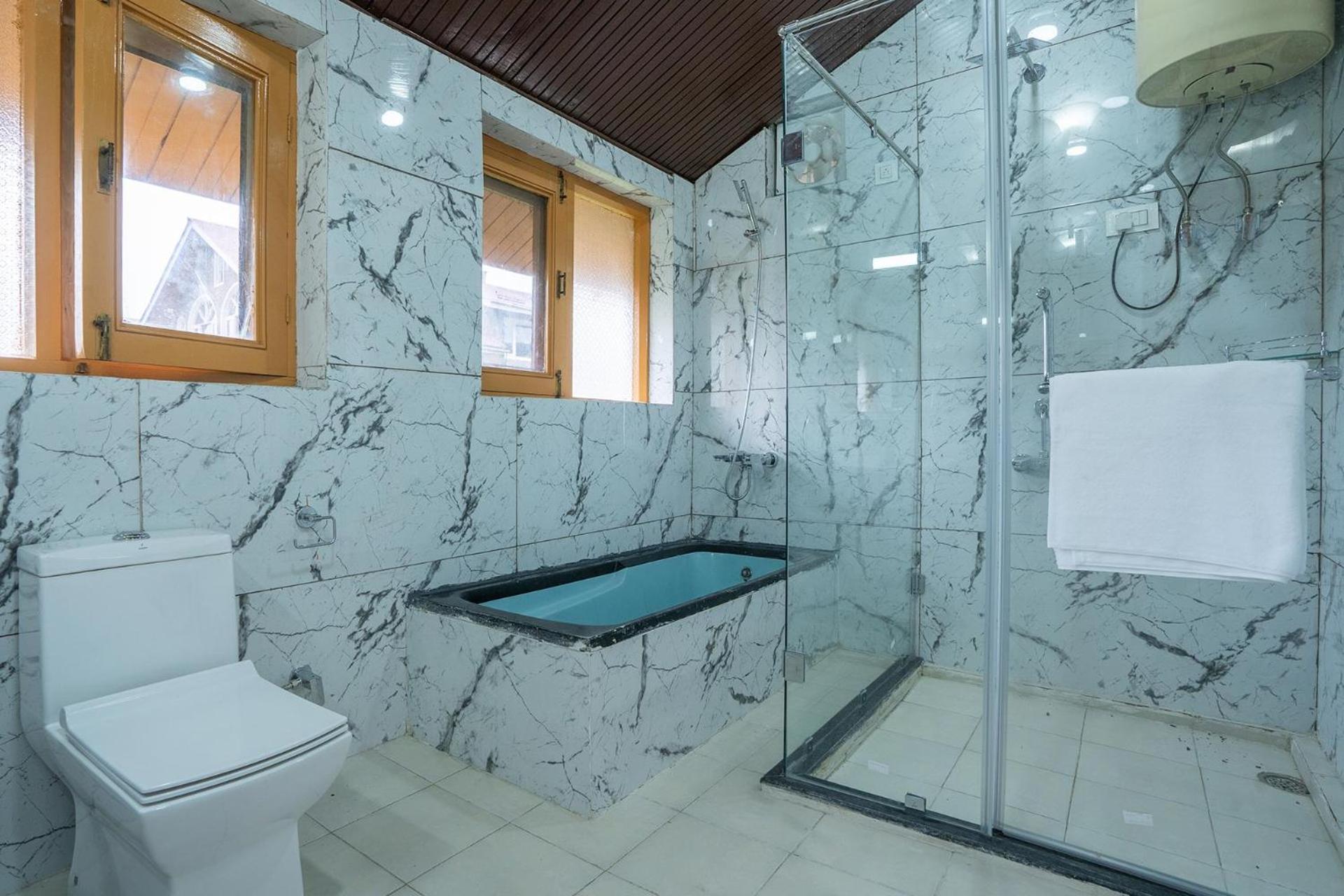 Srīnagar Stayvista At Pinewood Villa - Pet Friendly Villa With Lawn & Pool Table מראה חיצוני תמונה