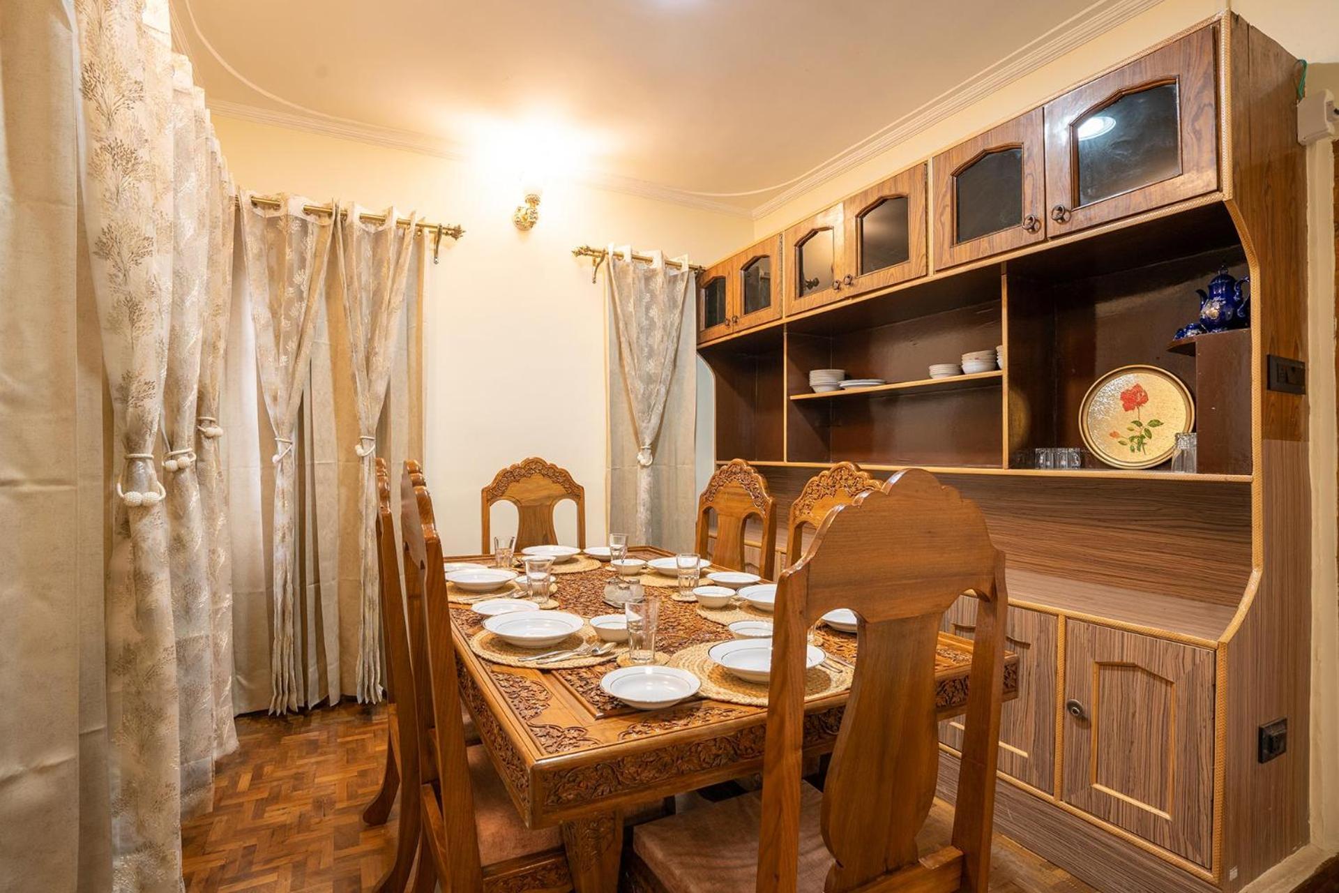 Srīnagar Stayvista At Pinewood Villa - Pet Friendly Villa With Lawn & Pool Table מראה חיצוני תמונה