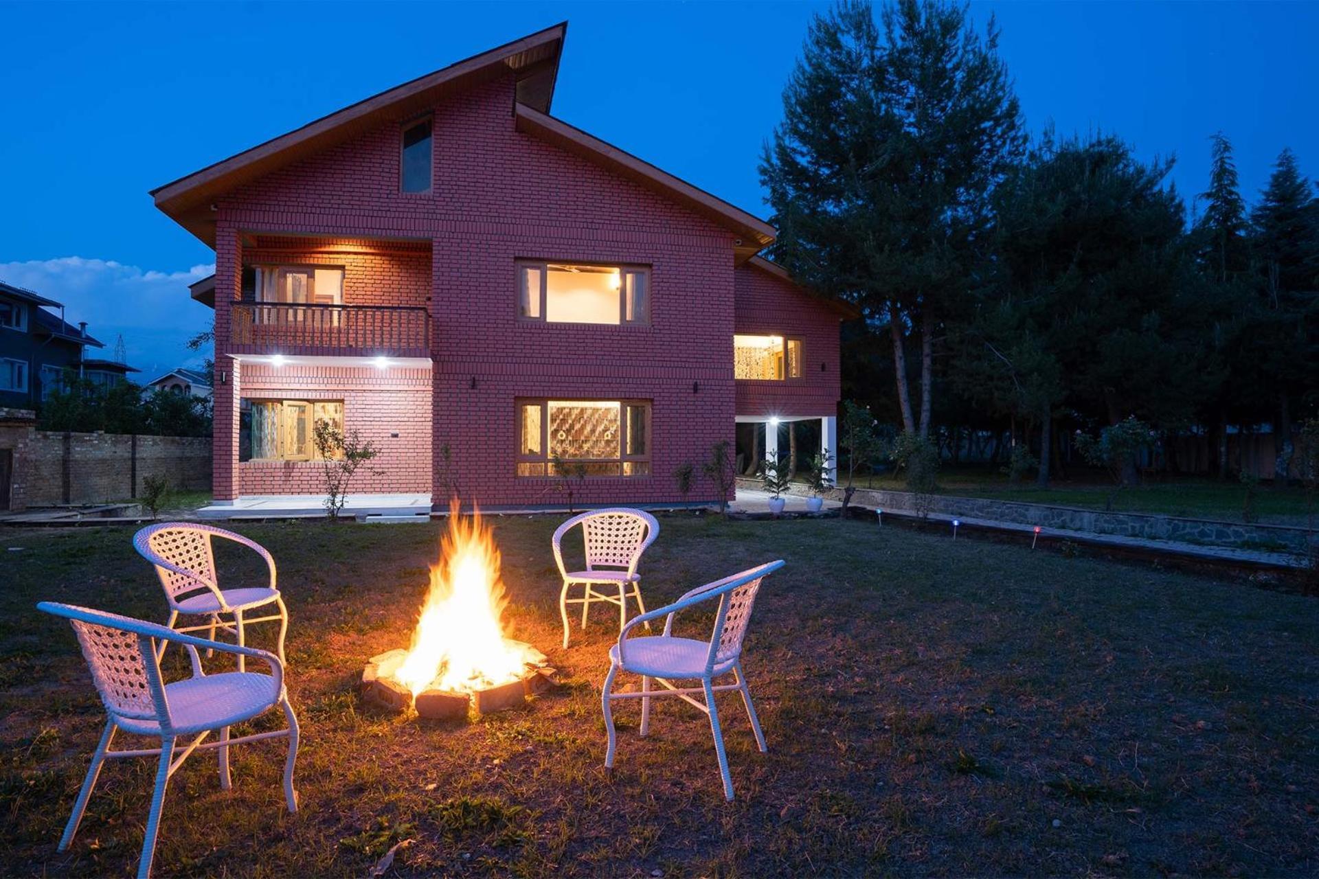 Srīnagar Stayvista At Pinewood Villa - Pet Friendly Villa With Lawn & Pool Table מראה חיצוני תמונה