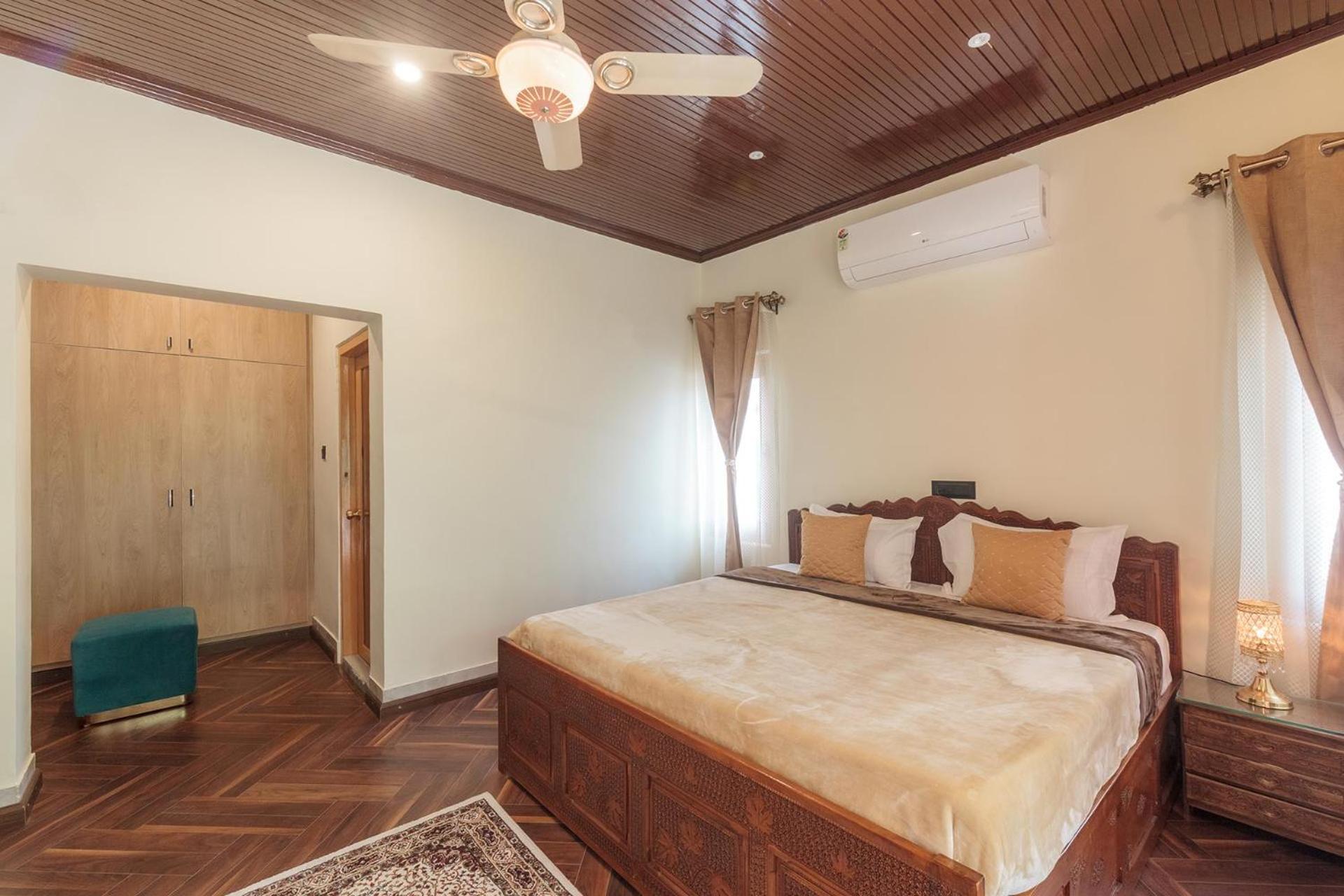 Srīnagar Stayvista At Pinewood Villa - Pet Friendly Villa With Lawn & Pool Table מראה חיצוני תמונה