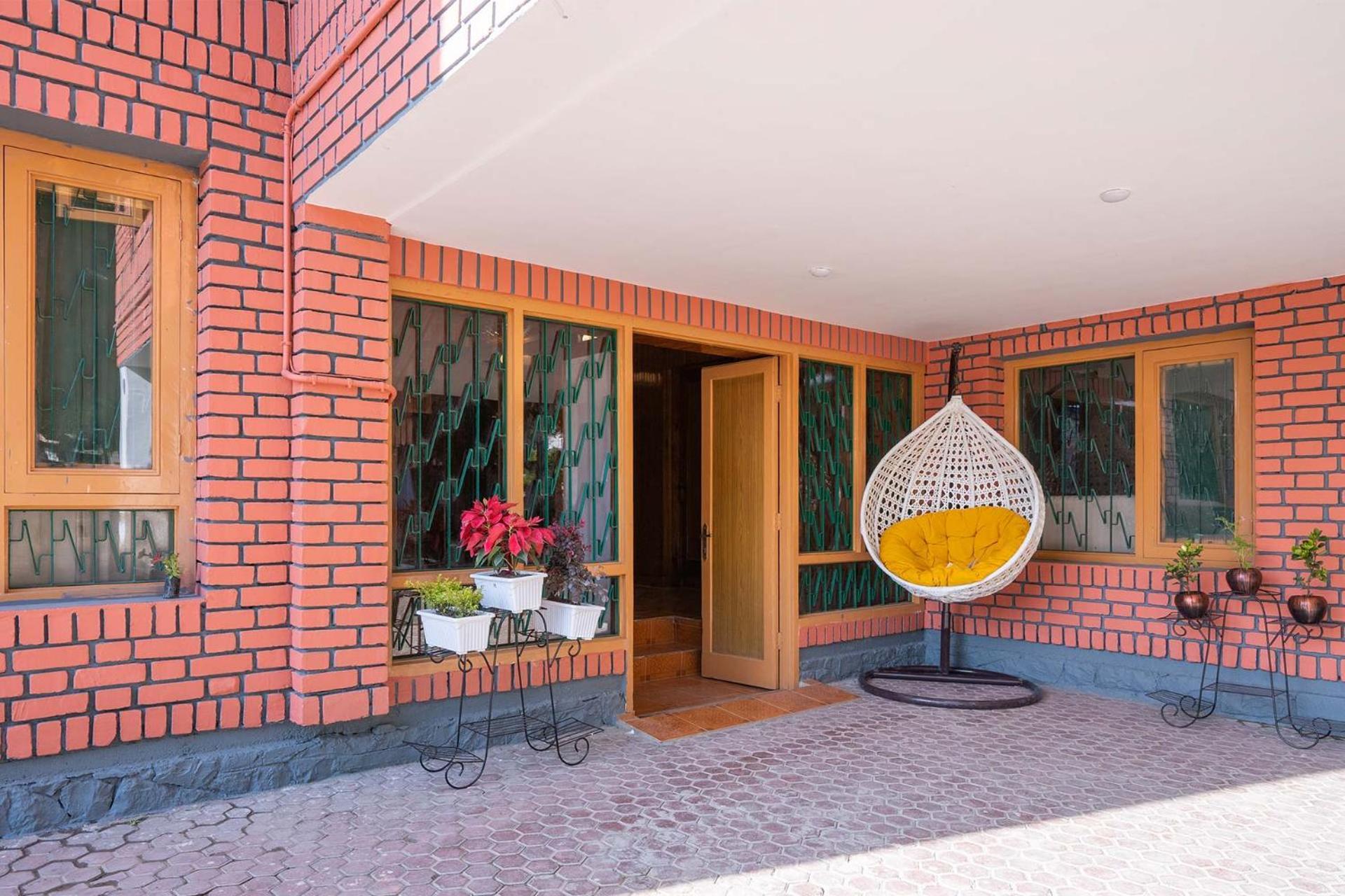 Srīnagar Stayvista At Pinewood Villa - Pet Friendly Villa With Lawn & Pool Table מראה חיצוני תמונה